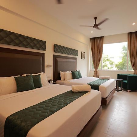 Hotel Aavudai Grand Aralvaimozhi エクステリア 写真
