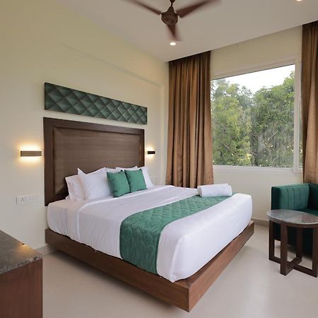 Hotel Aavudai Grand Aralvaimozhi エクステリア 写真