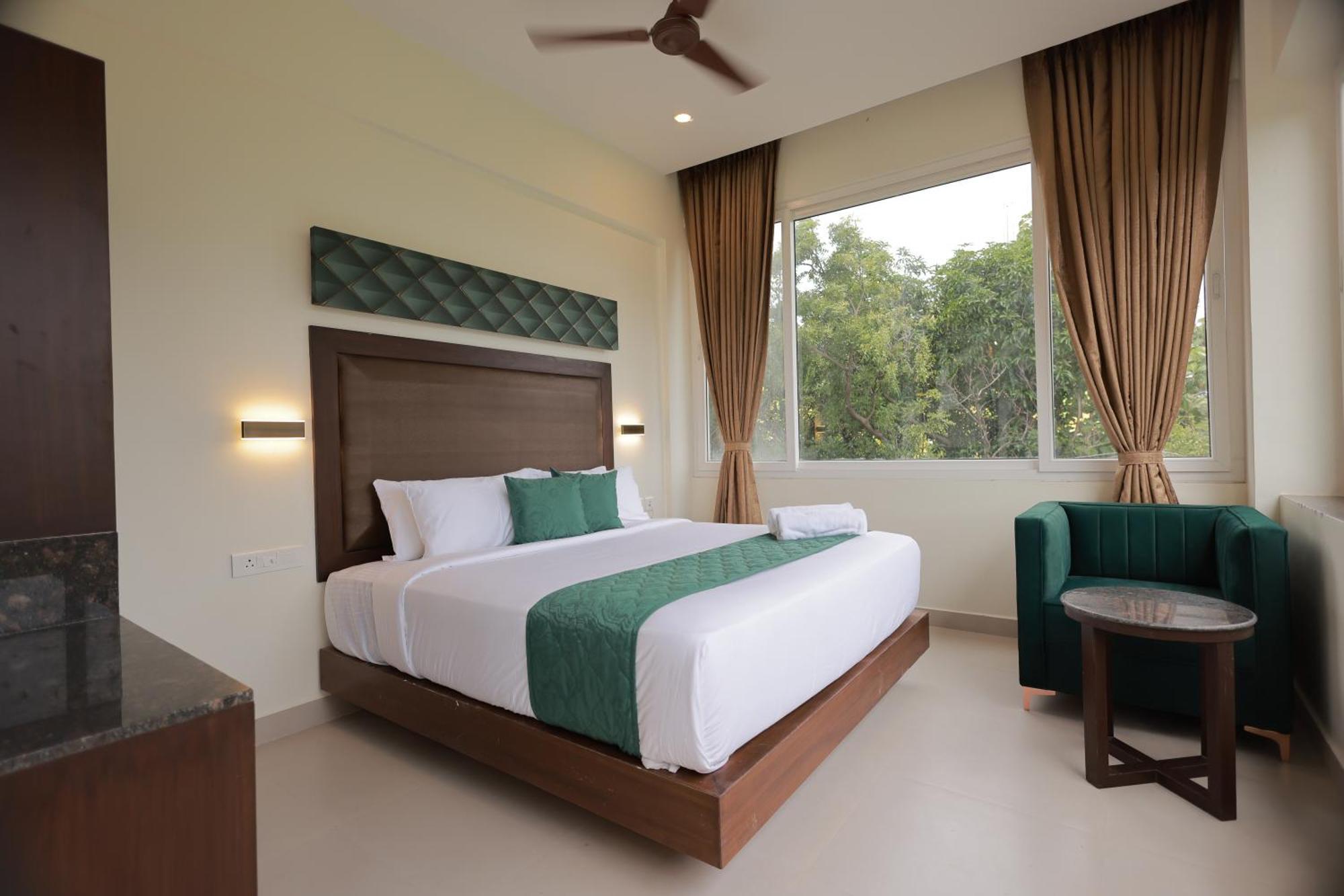Hotel Aavudai Grand Aralvaimozhi エクステリア 写真