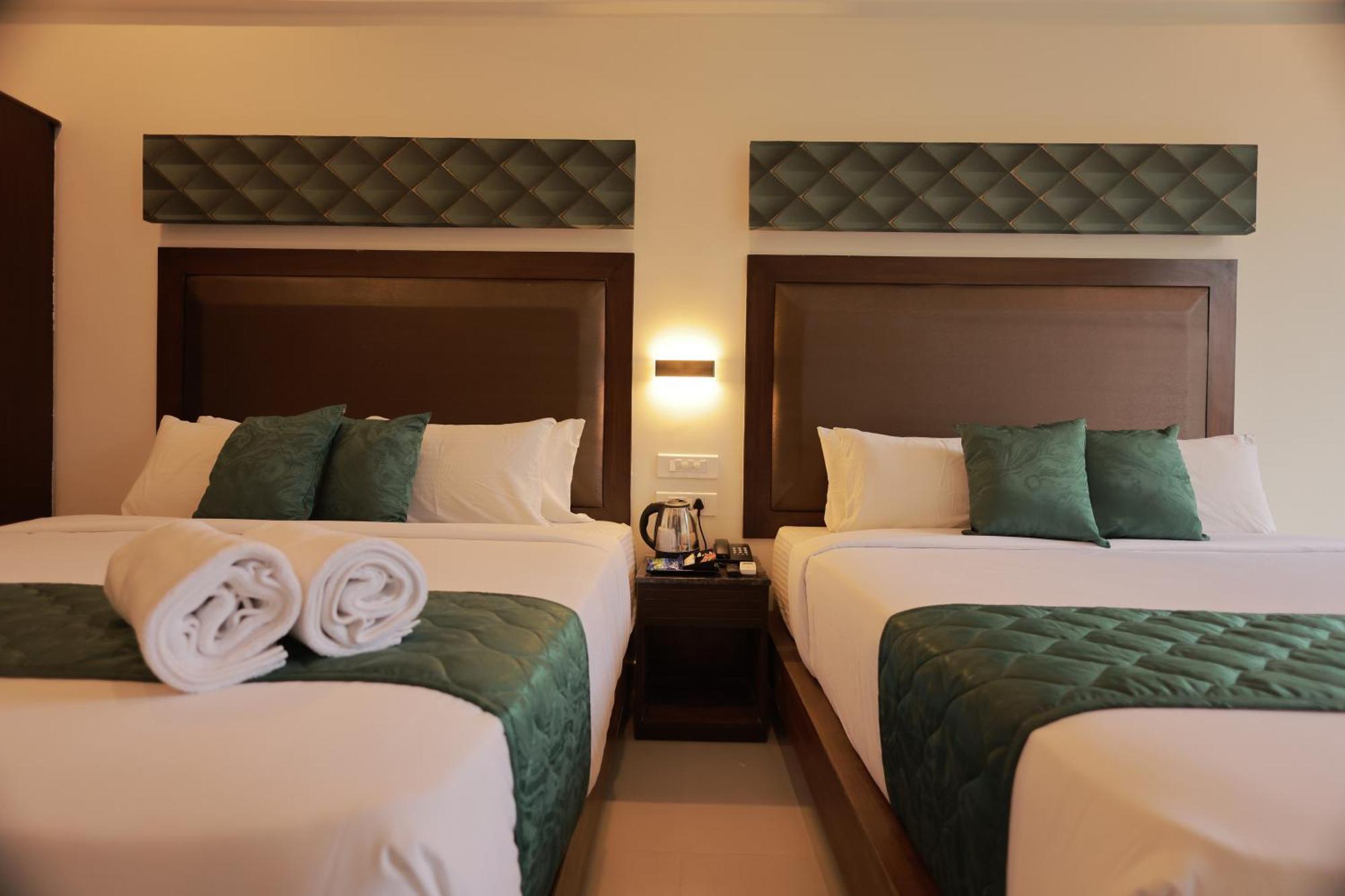 Hotel Aavudai Grand Aralvaimozhi エクステリア 写真