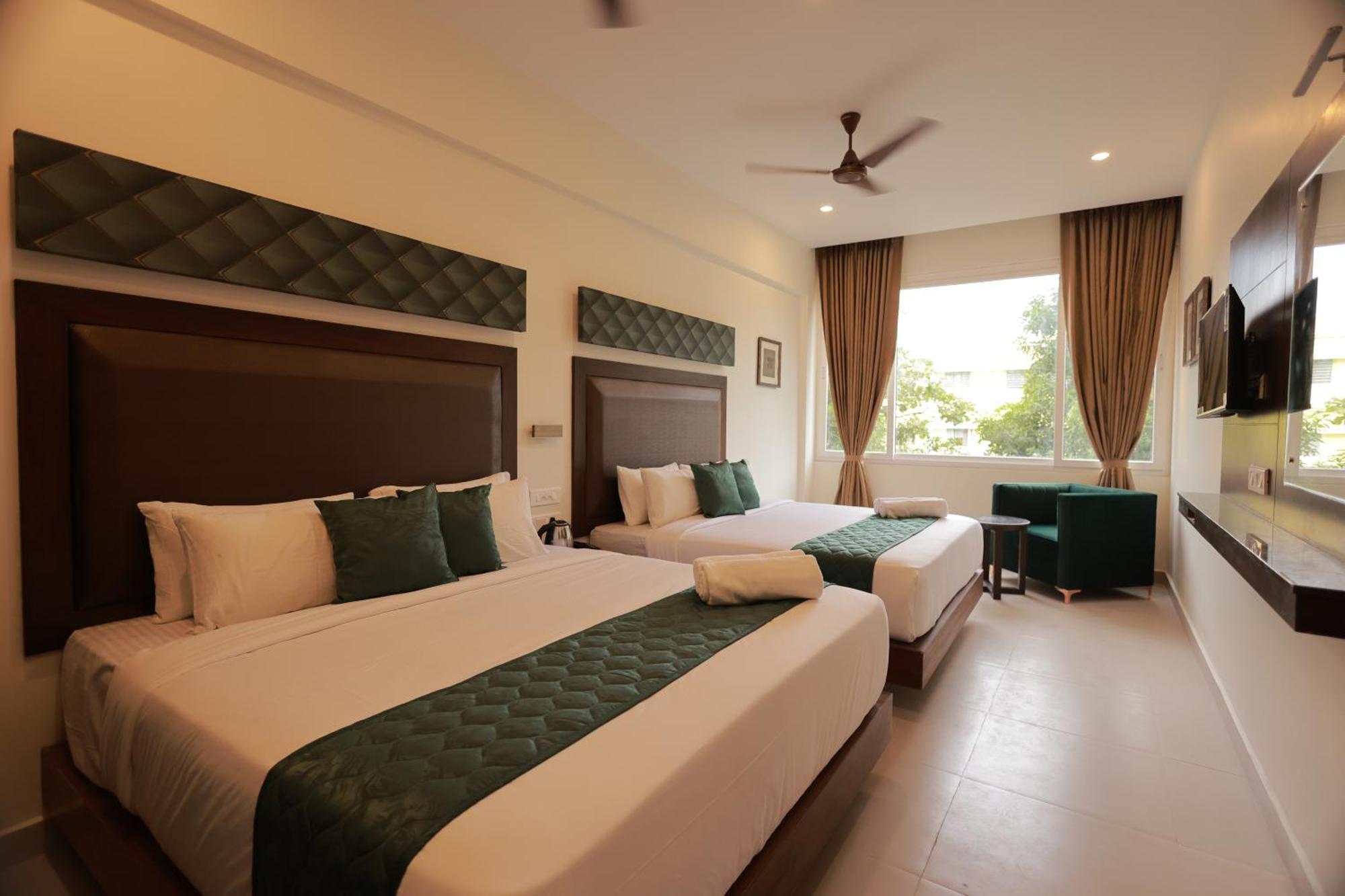Hotel Aavudai Grand Aralvaimozhi エクステリア 写真