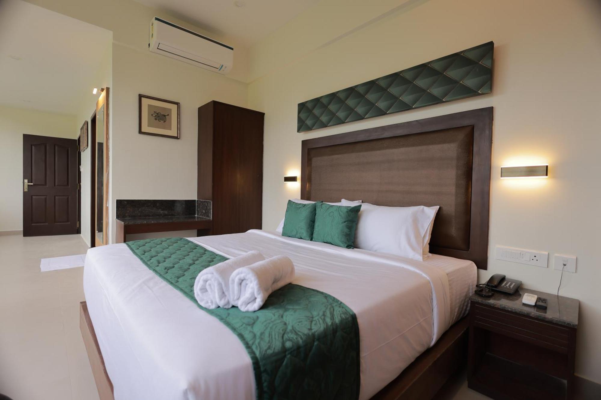 Hotel Aavudai Grand Aralvaimozhi エクステリア 写真