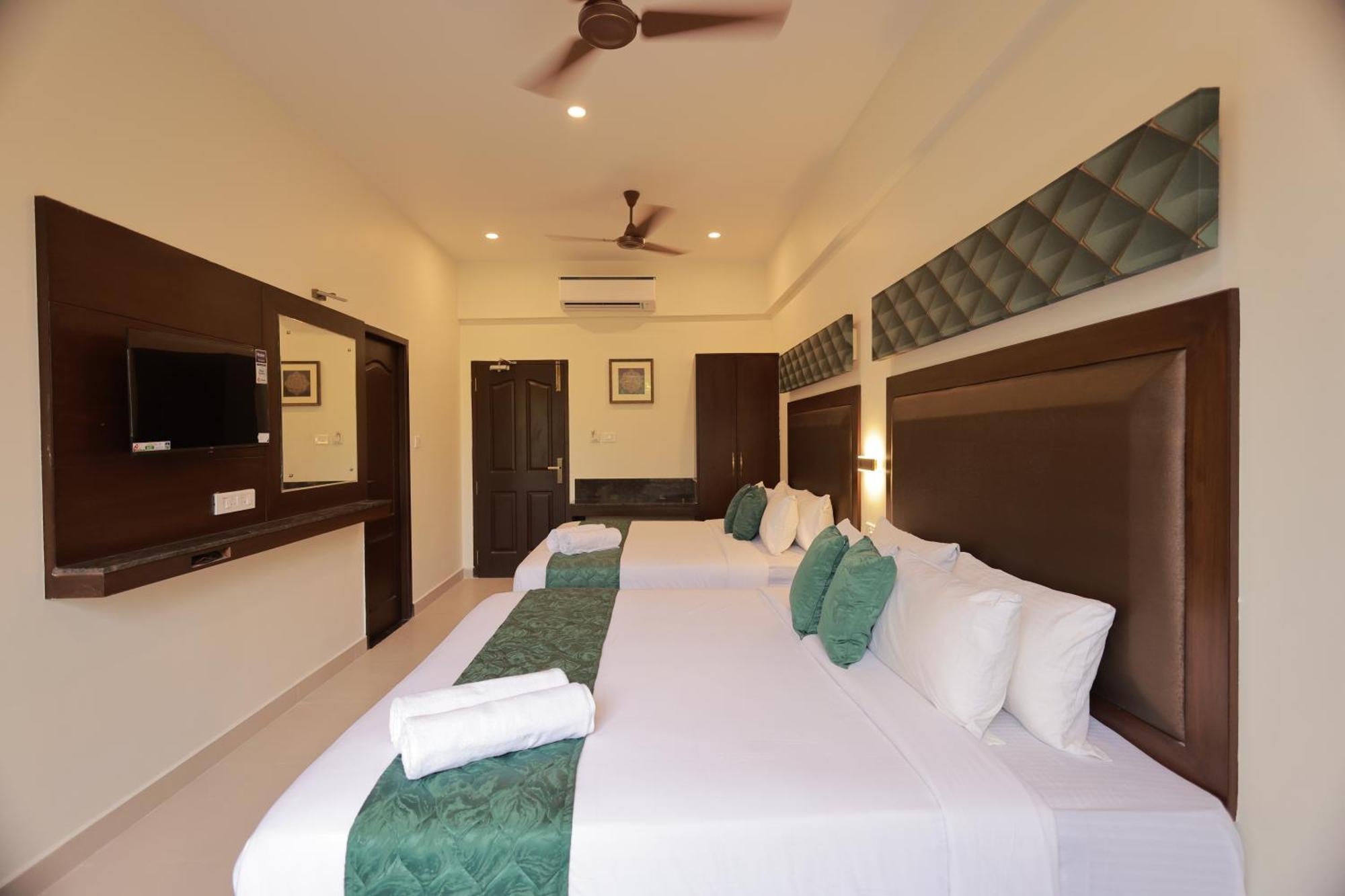 Hotel Aavudai Grand Aralvaimozhi エクステリア 写真
