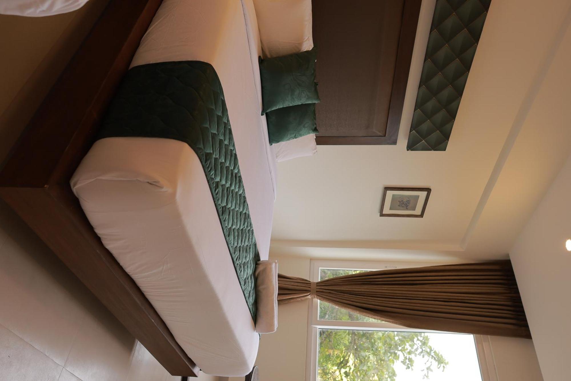 Hotel Aavudai Grand Aralvaimozhi エクステリア 写真