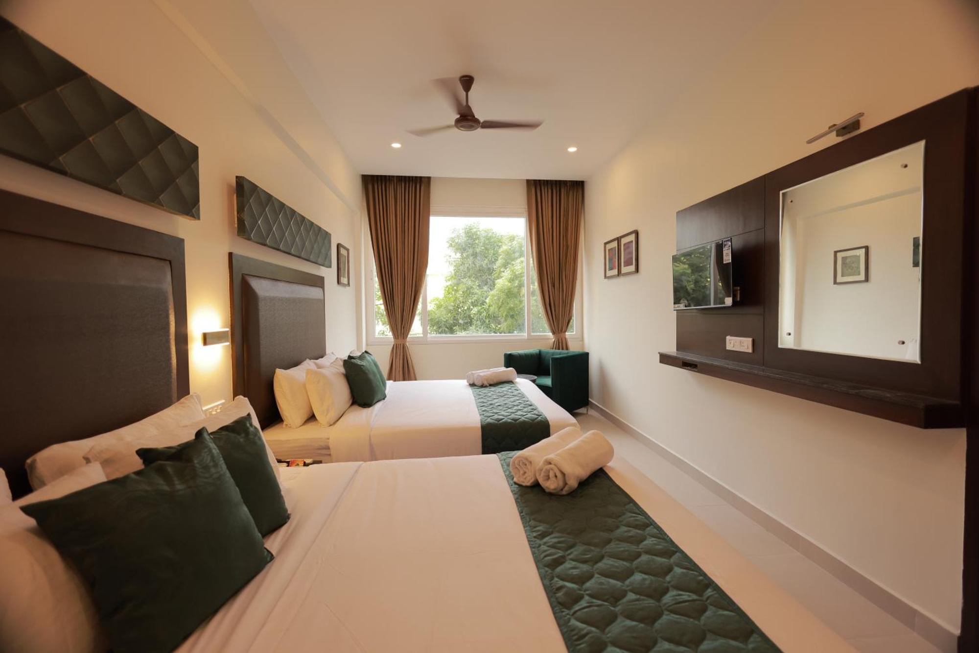 Hotel Aavudai Grand Aralvaimozhi エクステリア 写真